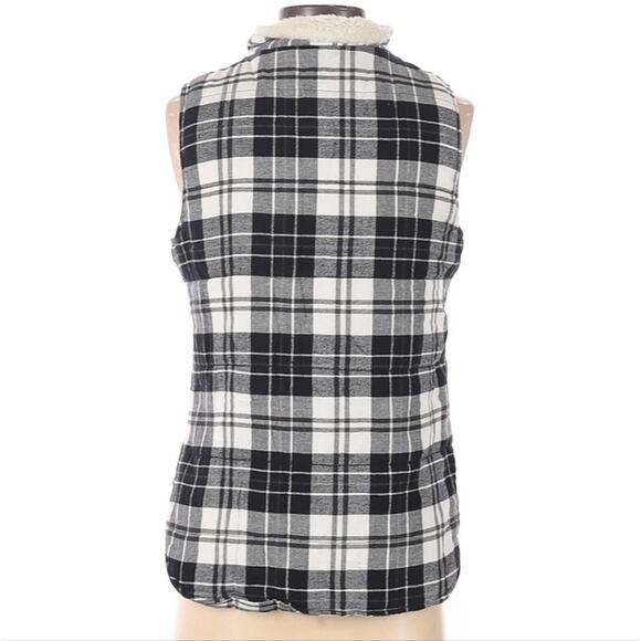Small True Craft black and white Buffalo plaid vest with shearling lining - Picture 2 of 2